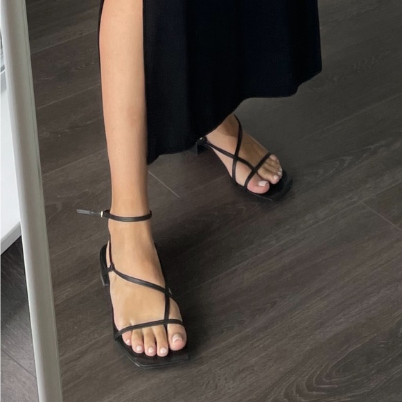 H&M strappy sandals - Picture 2 of 2